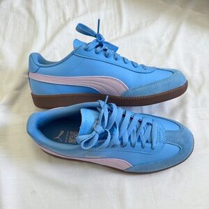 EUC Womens Puma Light Blue and Pink Sneakers 8.5